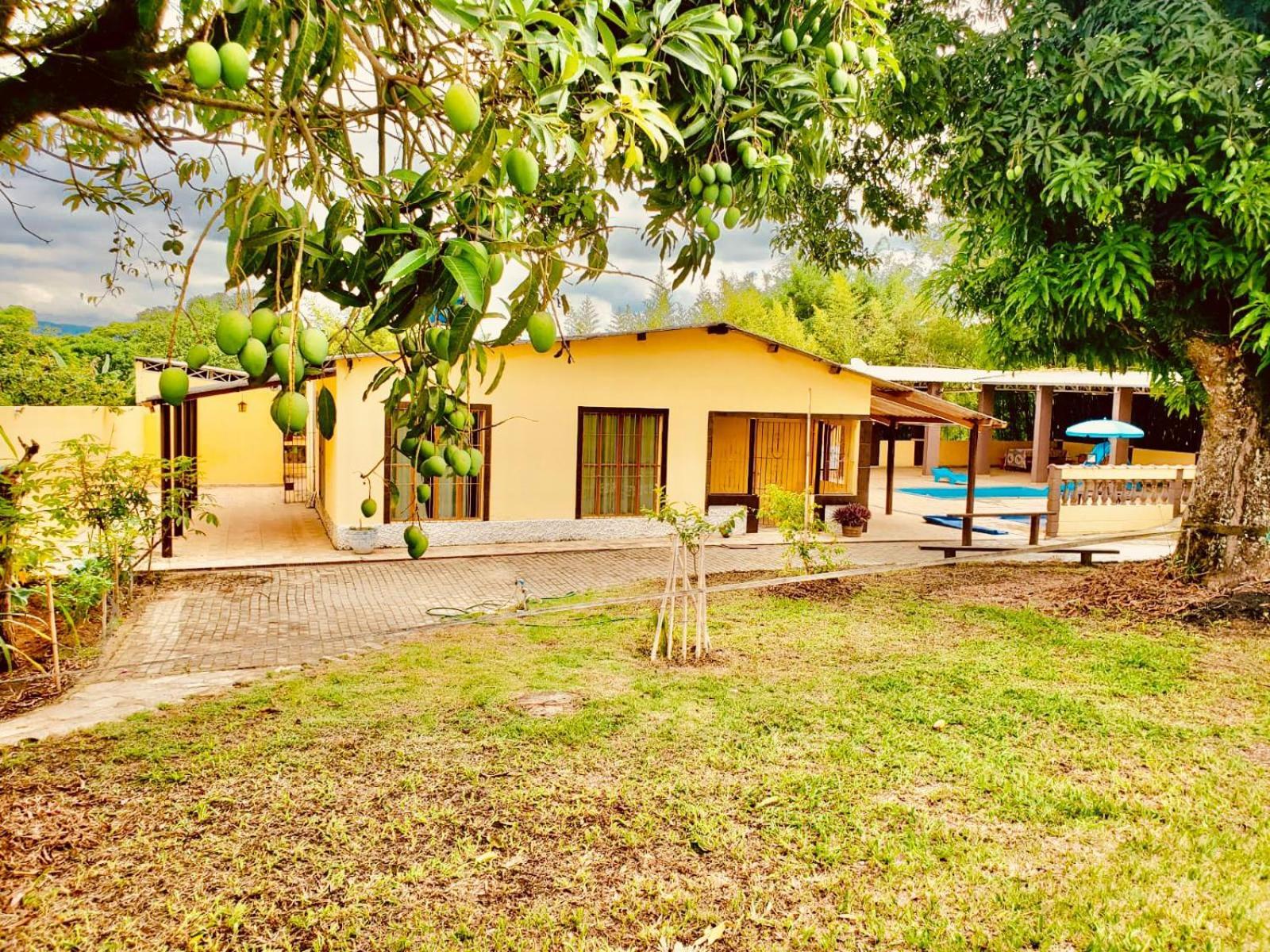 Вілла Chacara Charmosa Com Piscina, Campo De Futebol Гуаратінгета Екстер'єр фото